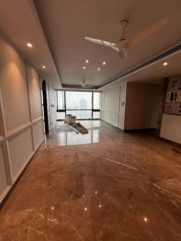 Room in 4 BHK Apartment at Lodha The Park, Worli – for Rent