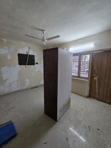 Room in 2 BHK Apartment at Sneh CHS Santacruz, Santacruz West – for Rent