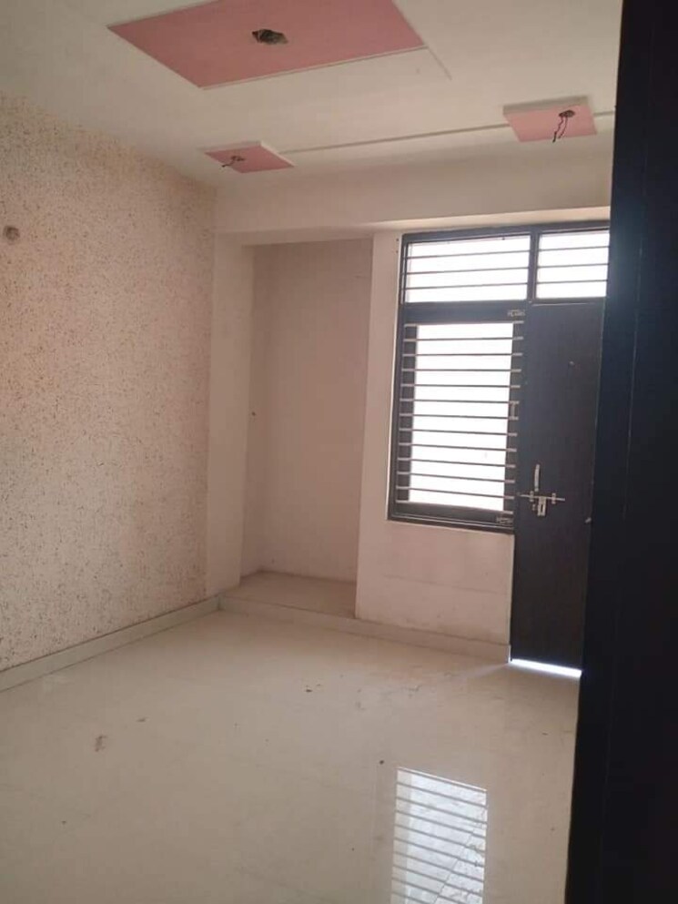 Room, kamla nagar 2 Bedroom 750 Sq.Ft. Apartment In Kamla Nagar Agra 8293332