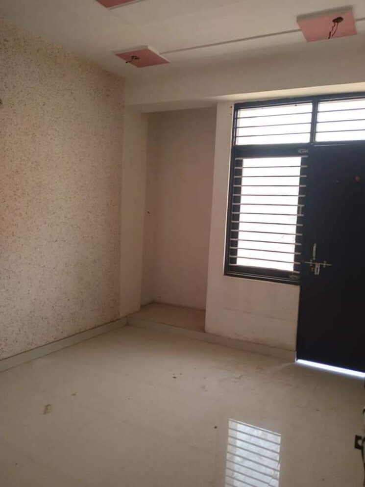 Room, kamla nagar 2 Bedroom 750 Sq.Ft. Apartment In Kamla Nagar Agra 8293332
