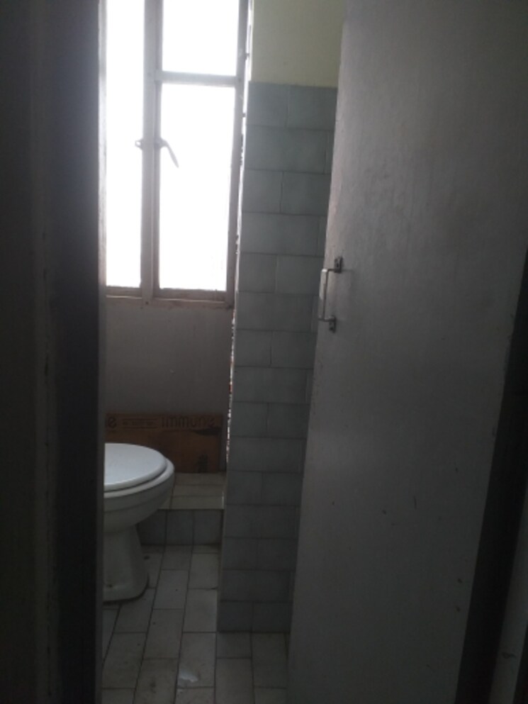 Washroom, rajendra place Commercial Office Space 650 Sq.Ft. In Rajendra Place Delhi 8293404