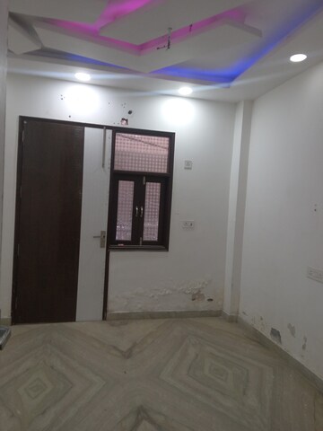 Bedroom in 2.5 BHK Builder Floor at Shastri Nagar – for Rent