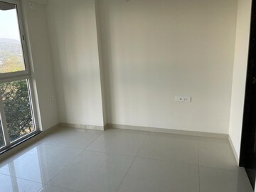 Room in 1 BHK Apartment at Godrej Tranquil, Kandivali East – for Rent