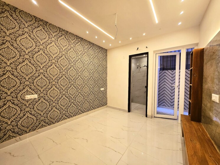 Room, peer mucchalla 3 Bedroom 1200 Sq.Ft. Apartment In Peer Mucchalla Zirakpur 8293493
