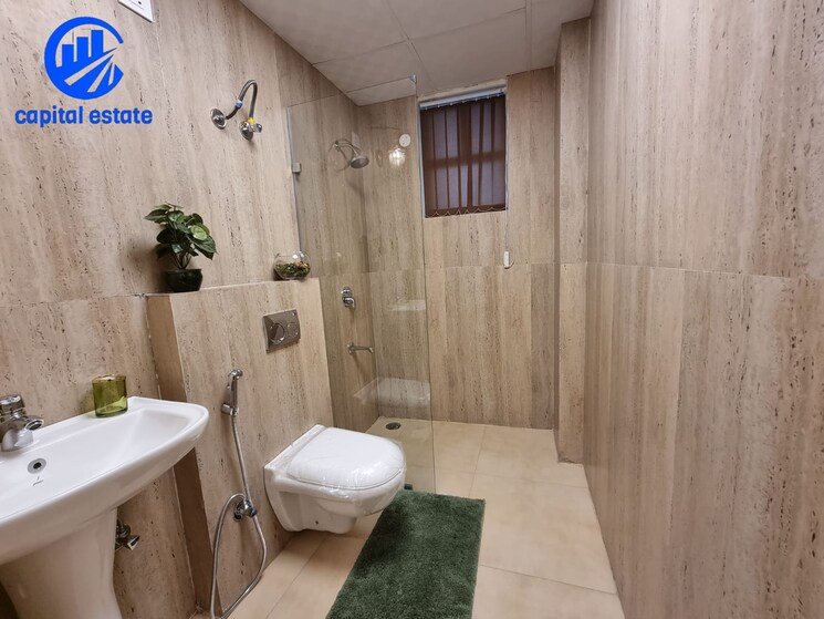 Bathroom, peer mucchalla 3 Bedroom 1800 Sq.Ft. Apartment In Peer Mucchalla Zirakpur 8293637