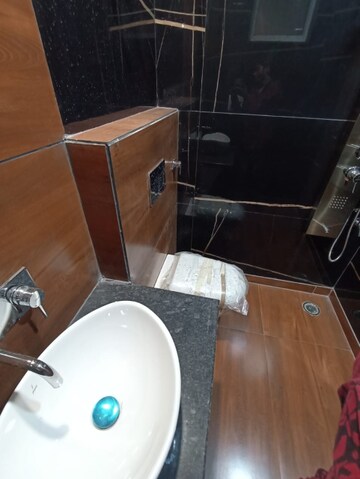 Furnished Amenities in 3 BHK Apartment at Paschim Vihar – for Rent