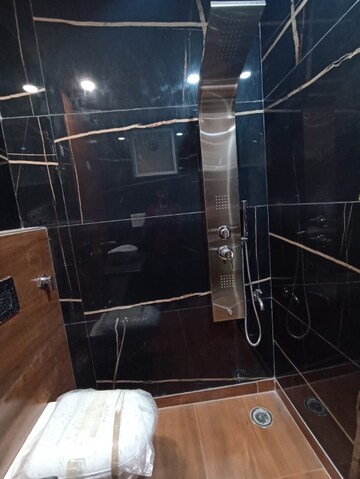 Furnished Amenities in 3 BHK Apartment at Paschim Vihar – for Rent