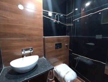 Furnished Amenities in 3 BHK Apartment at Paschim Vihar – for Rent