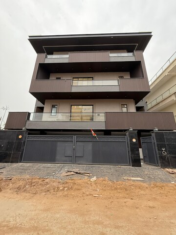 4 BHK Builder Floor – Exterior View View at Srishti Greenfield Homes, Green Fields Colony - for Sale