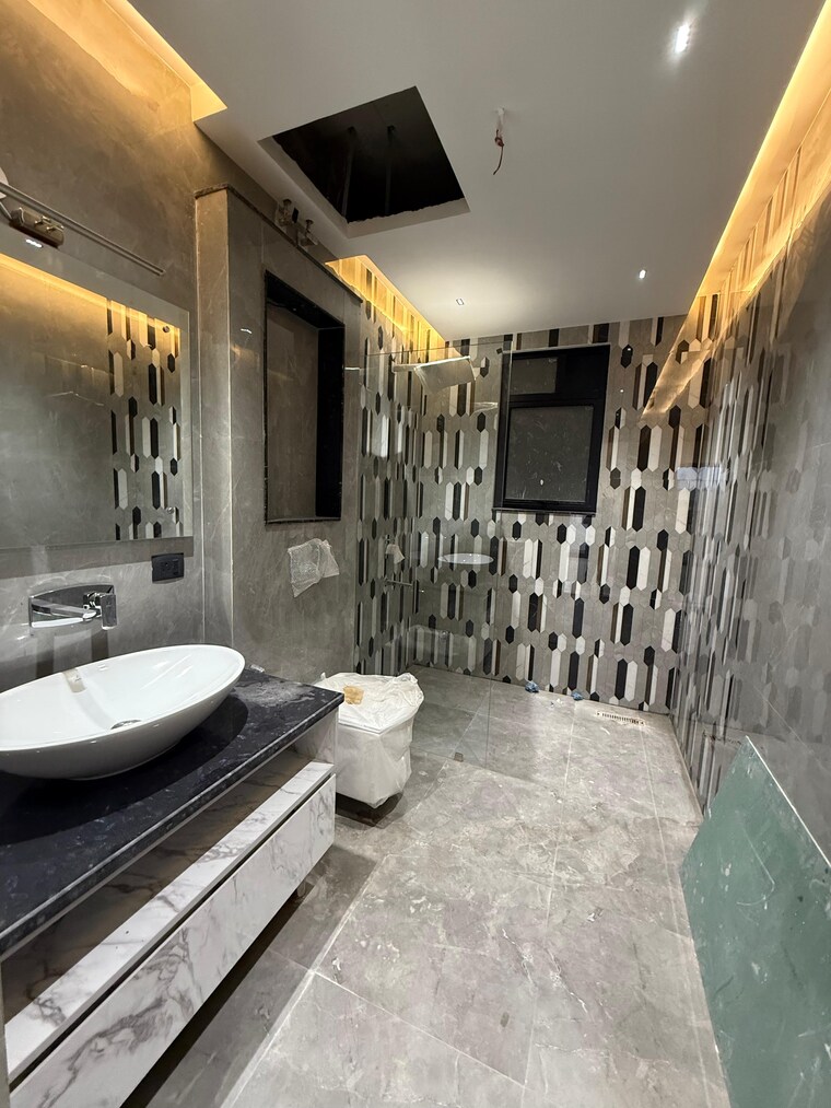 Bathroom, srishti-greenfield-homes 4 Bedroom 3500 Sq.Ft. Builder Floor In Green Fields Colony Faridabad 8293696
