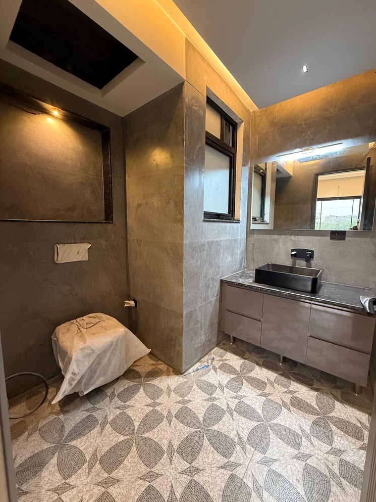 Attached Bathroom, srishti-greenfield-homes 4 Bedroom 3500 Sq.Ft. Builder Floor In Green Fields Colony Faridabad 8293696