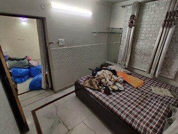 Room in 2 BHK Apartment at Paschim Vihar – for Rent