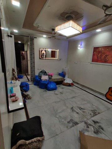 Room in 2 BHK Apartment at Paschim Vihar – for Rent