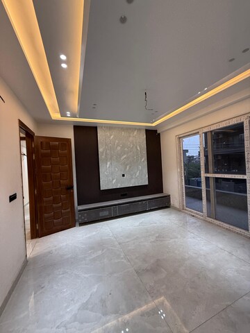 Room in 4 BHK Builder Floor at Srishti Greenfield Homes, Green Fields Colony – for Sale