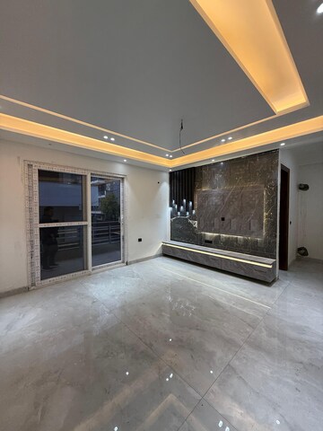 Room in 4 BHK Builder Floor at Srishti Greenfield Homes, Green Fields Colony – for Sale
