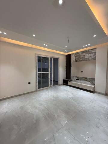 Room in 4 BHK Builder Floor at Srishti Greenfield Homes, Green Fields Colony – for Sale