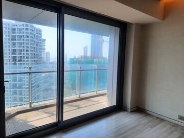 Room in 4 BHK Apartment at Lodha The World Towers World One Tier 2, Worli – for Rent