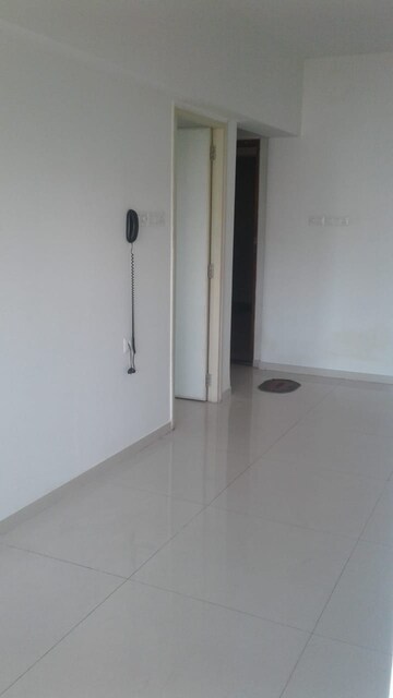 Room in 2 BHK Apartment at Lodha Luxuria, Majiwada – for Rent