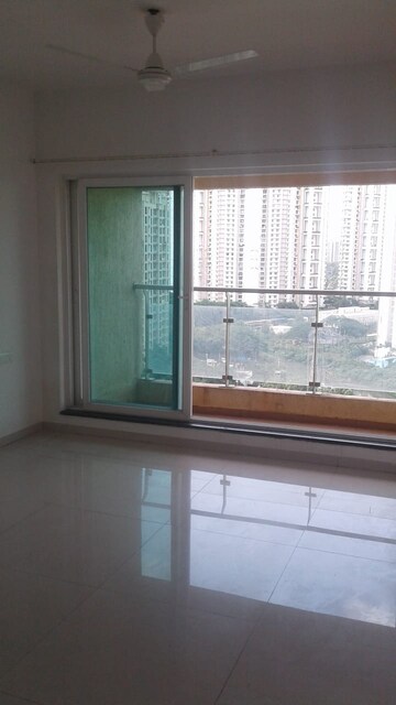 Room in 2 BHK Apartment at Lodha Luxuria, Majiwada – for Rent