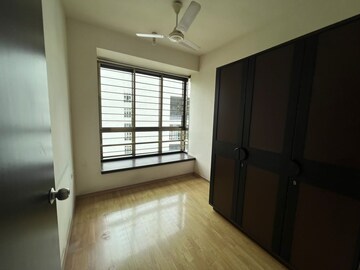 Room in 2.5 BHK Apartment at Oberoi Realty Woods, Goregaon East – for Sale