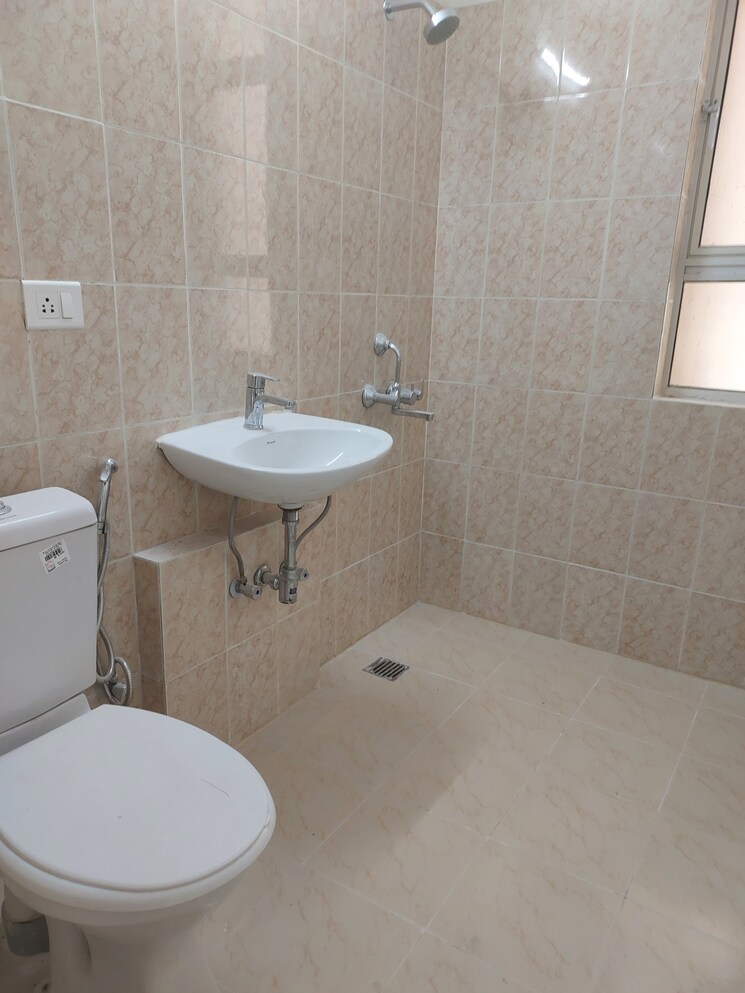 Bathroom, sare-home 4 Bedroom 2040 Sq.Ft. Apartment In Sector 92 Gurgaon 8293861