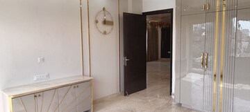 Building Lobby in 4 BHK Builder Floor at Ansal Sushant Lok I, Sector 43 – for Sale