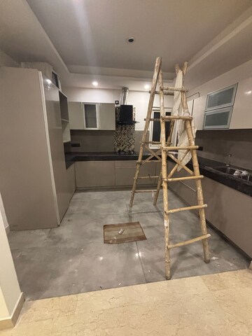 Living Room in 3.5 BHK Builder Floor at DLF City Phase V, Dlf Phase V – for Rent