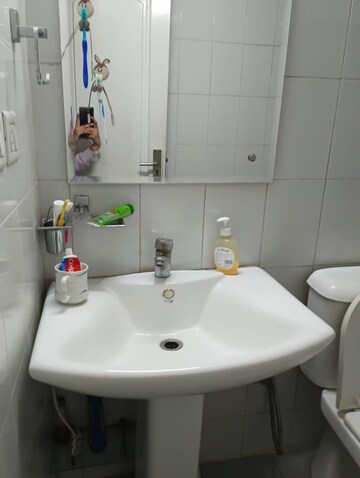 Bathroom in 3.5 BHK Builder Floor at DLF City Phase V, Dlf Phase V – for Rent