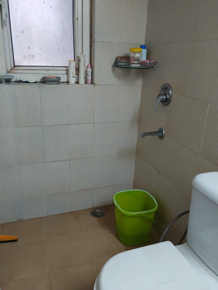 Bathroom, dlf-city-phase-v 3.5 Bedroom 270 Sq.Yd. Builder Floor In Dlf Phase V Gurgaon 8293942