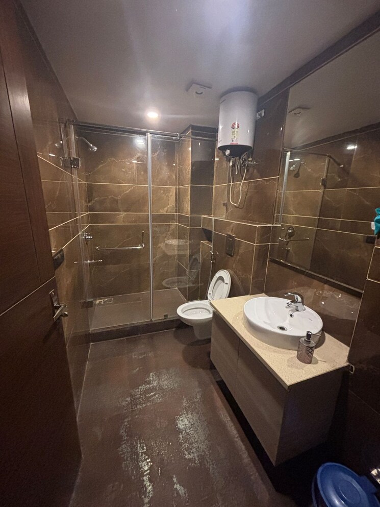 Bathroom, dlf-city-phase-v 3.5 Bedroom 270 Sq.Yd. Builder Floor In Dlf Phase V Gurgaon 8293942