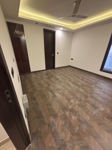 Kitchen in 3.5 BHK Builder Floor at DLF City Phase V, Dlf Phase V – for Rent