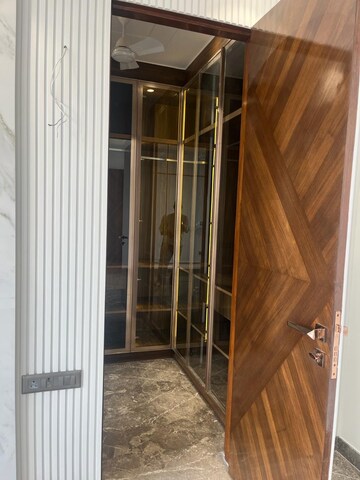 Balcony in 4 BHK Builder Floor at DLF Atria, Dlf Phase ii – for Sale