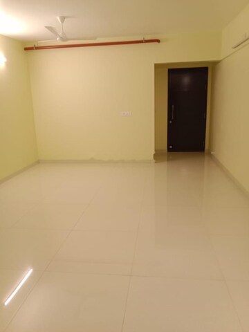 Room in 3 BHK Apartment at Shapoorji Pallonji Alpine, Kandivali East – for Rent