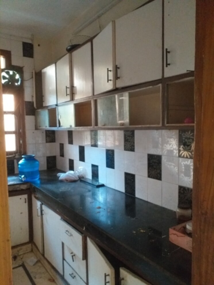 Kitchen, south patel nagar 3 Bedroom 1180 Sq.Ft. Builder Floor In South Patel Nagar Delhi 8294086