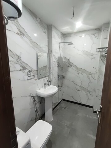 Bathroom in 2 BHK Builder Floor at RWA Residential Society, Sector 40 – for Rent