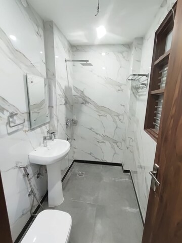 Bathroom in 2 BHK Builder Floor at RWA Residential Society, Sector 40 – for Rent