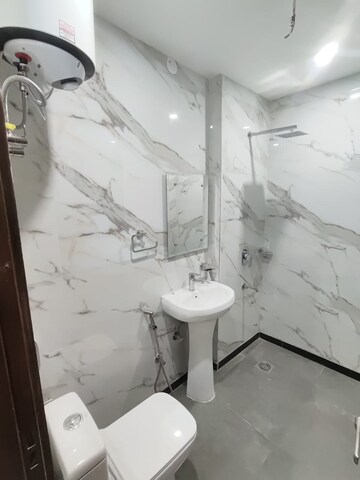 Bathroom in 2 BHK Builder Floor at RWA Residential Society, Sector 40 – for Rent