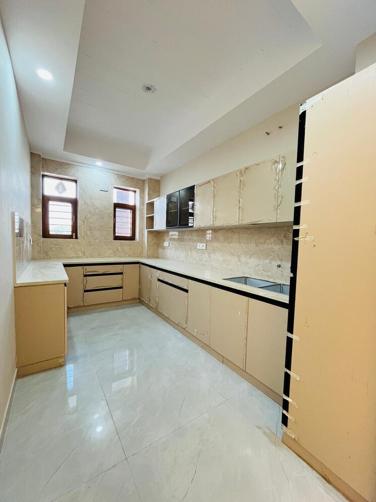 Kitchen, sector 64 3 Bedroom 2250 Sq.Ft. Builder Floor In Sector 64 Faridabad 8294181