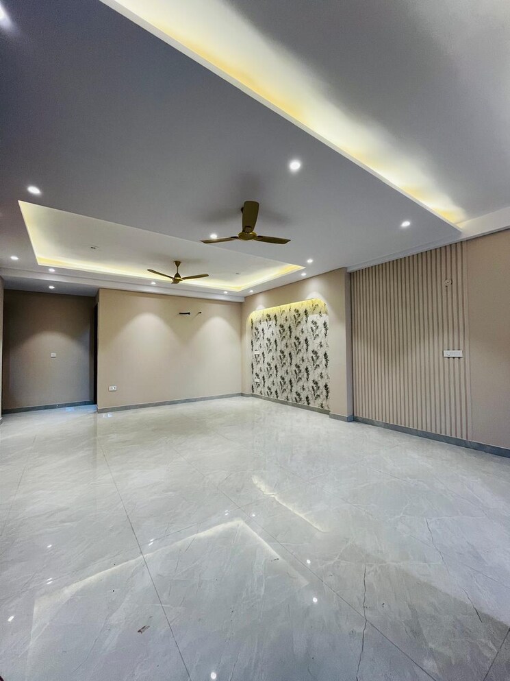 Room, sector 64 3 Bedroom 2250 Sq.Ft. Builder Floor In Sector 64 Faridabad 8294181