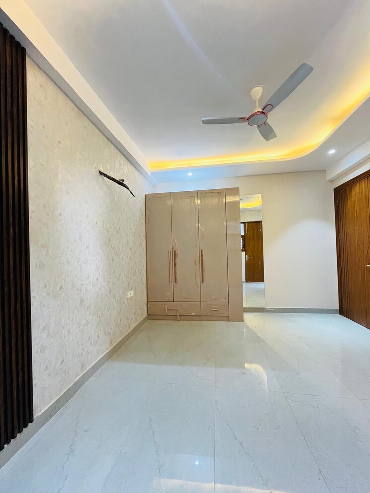Room, sector 64 3 Bedroom 2250 Sq.Ft. Builder Floor In Sector 64 Faridabad 8294181