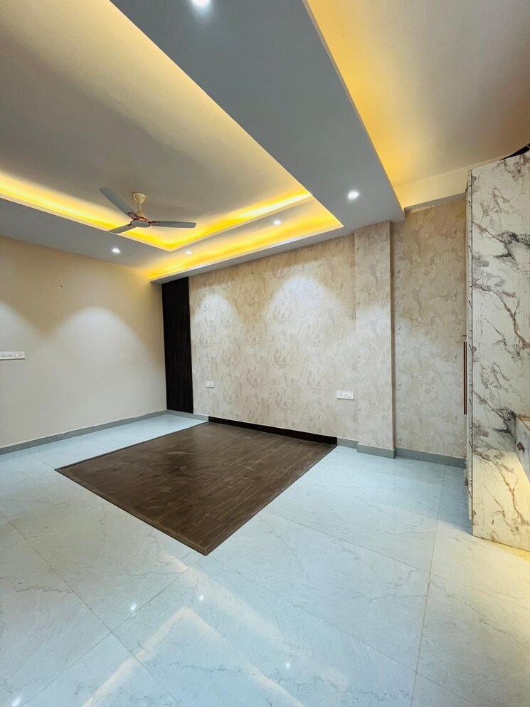 Room, sector 64 3 Bedroom 2250 Sq.Ft. Builder Floor In Sector 64 Faridabad 8294181