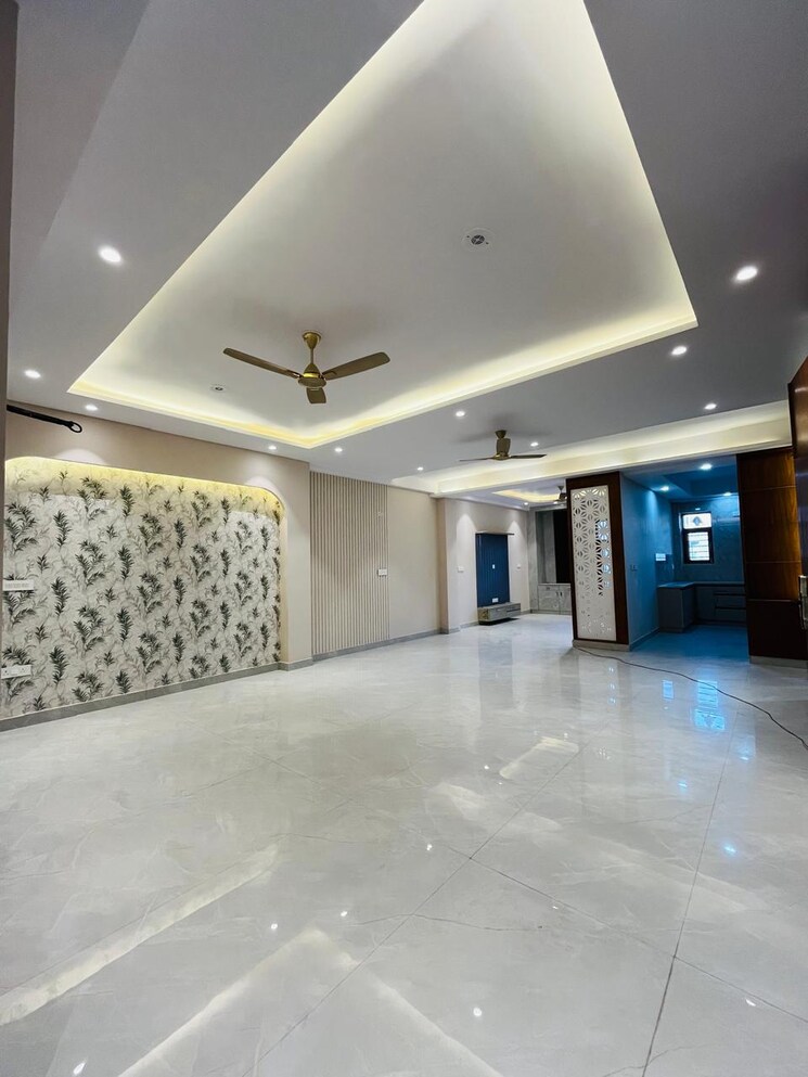 Room, sector 64 3 Bedroom 2250 Sq.Ft. Builder Floor In Sector 64 Faridabad 8294181