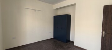 Room in 3 BHK Builder Floor at BPTP Amstoria, Sector 102 – for Rent