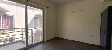 Room in 3 BHK Builder Floor at BPTP Amstoria, Sector 102 – for Rent
