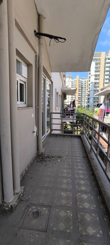 Balcony in 3 BHK Builder Floor at BPTP Amstoria, Sector 102 – for Rent