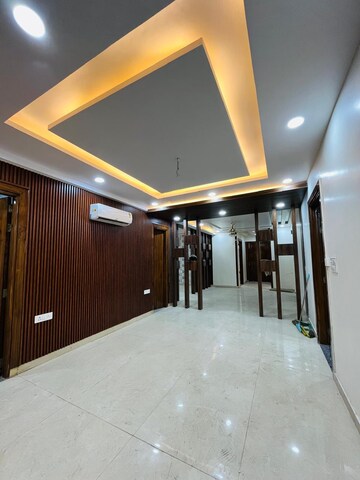 Room in 4 BHK Builder Floor at Sector 2 – for Rent