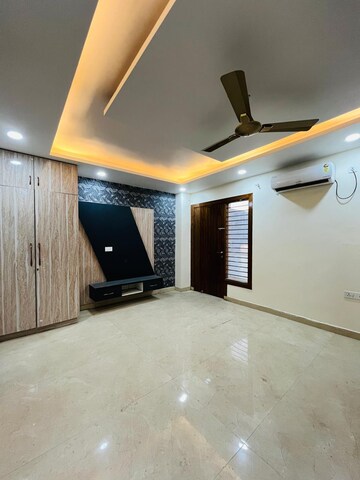 Furnished Amenities in 4 BHK Builder Floor at Sector 2 – for Rent