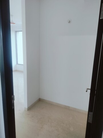 Room in 3 BHK Apartment at Oberoi Sky City, Borivali East – for Rent