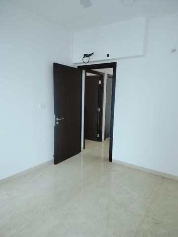 Room in 3 BHK Apartment at Oberoi Sky City, Borivali East – for Rent