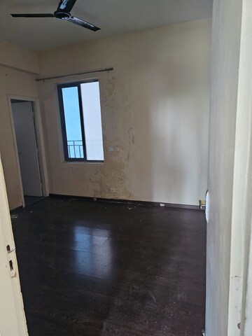 Room in 3 BHK Apartment at Paras Dews, Sector 106 – for Rent